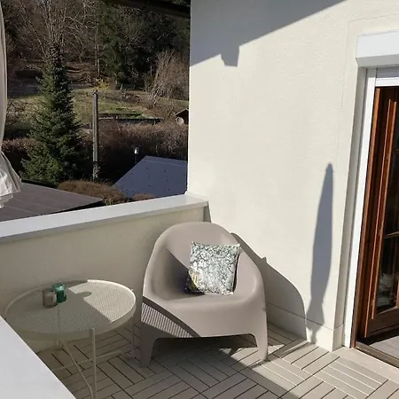 Mit Kleiner Dachterrasse / App. Wald Bytilly