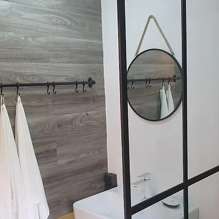 Wald Bytilly - Gemuetliches Mit Kleiner Dachterrasse, Waldrandlage & Parkplatz Nahe Velden Und Woerthersee Appartement *